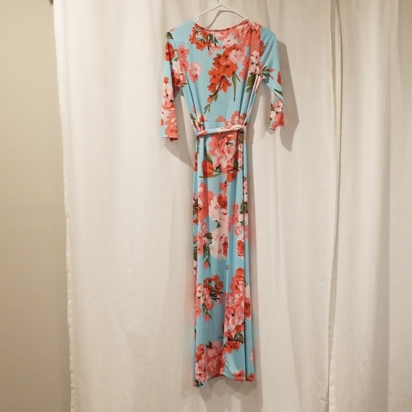 Floral Maxi Dress with 3/4 Length Sleeves - Picture 3 of 3